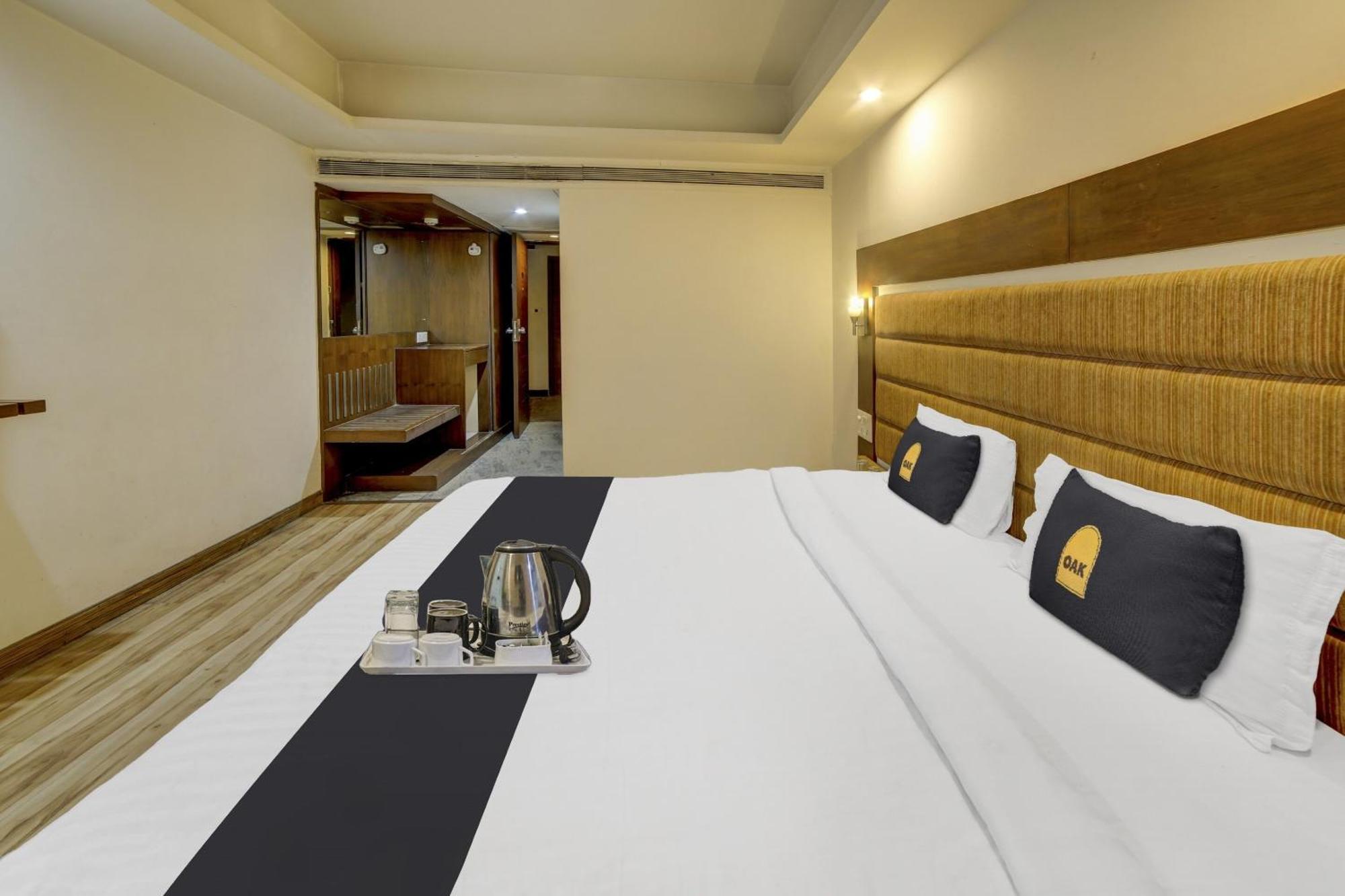 Hotel Collection O Cambay Sapphire Sarkhej Exterior foto