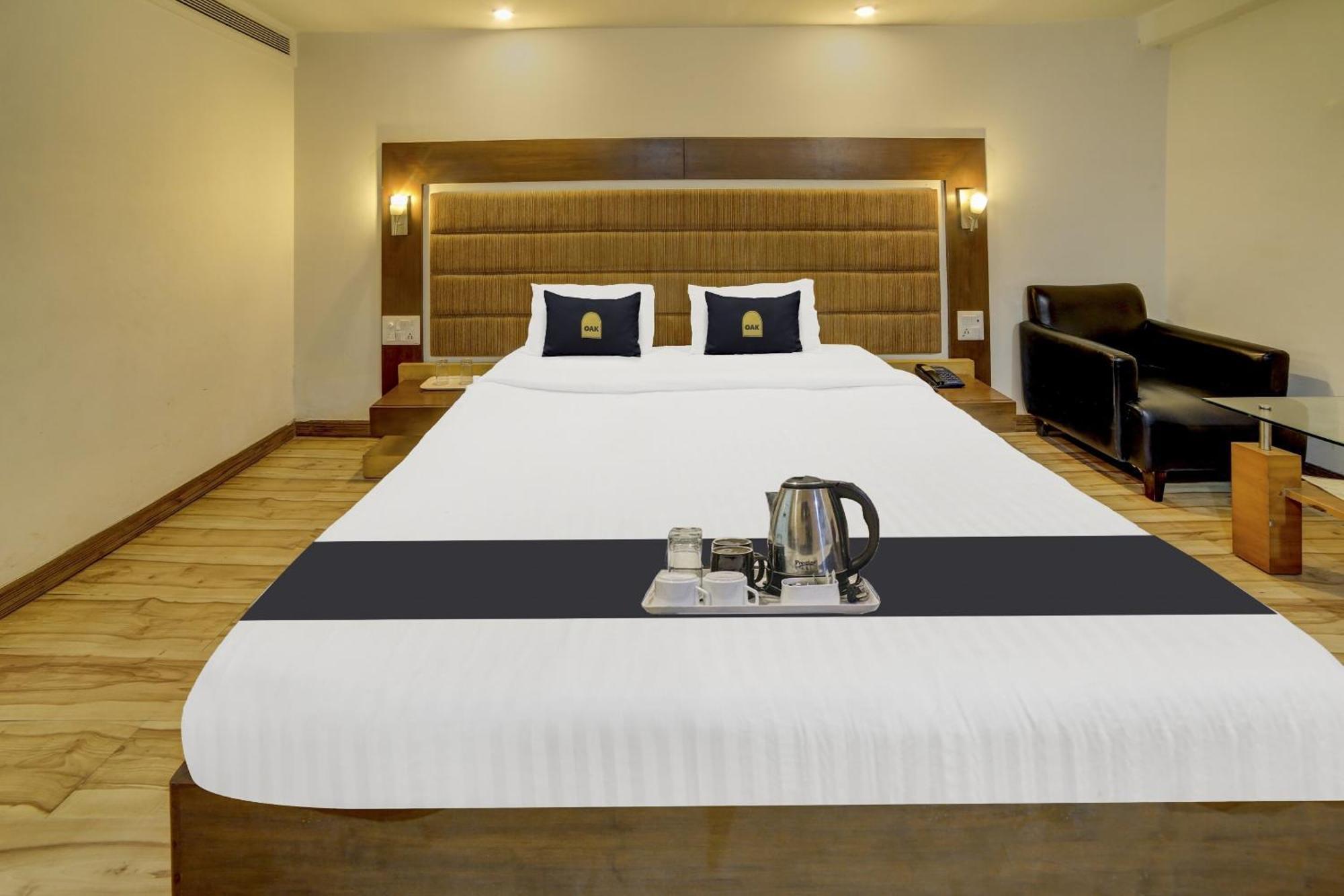 Hotel Collection O Cambay Sapphire Sarkhej Exterior foto