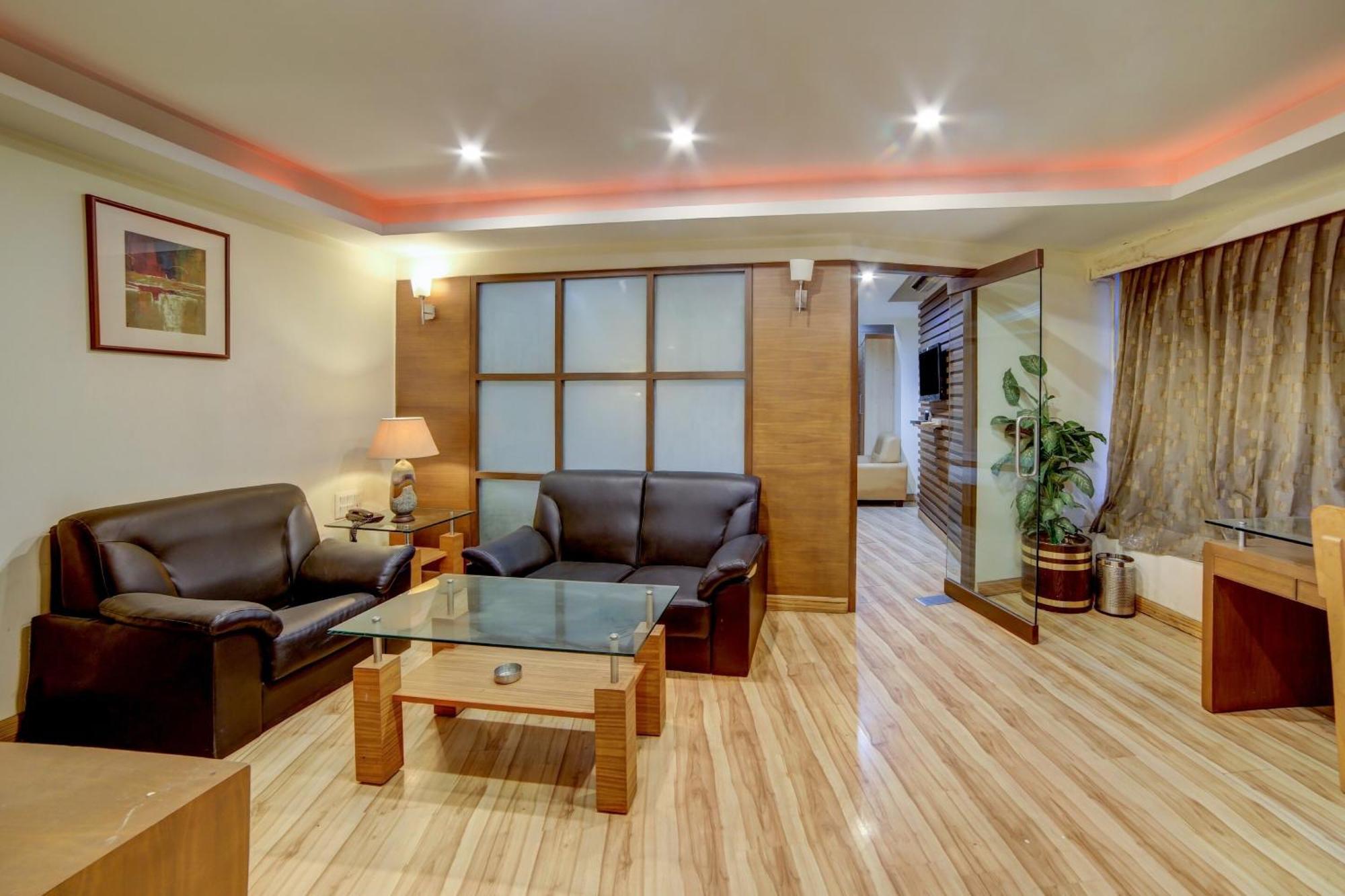 Hotel Collection O Cambay Sapphire Sarkhej Exterior foto