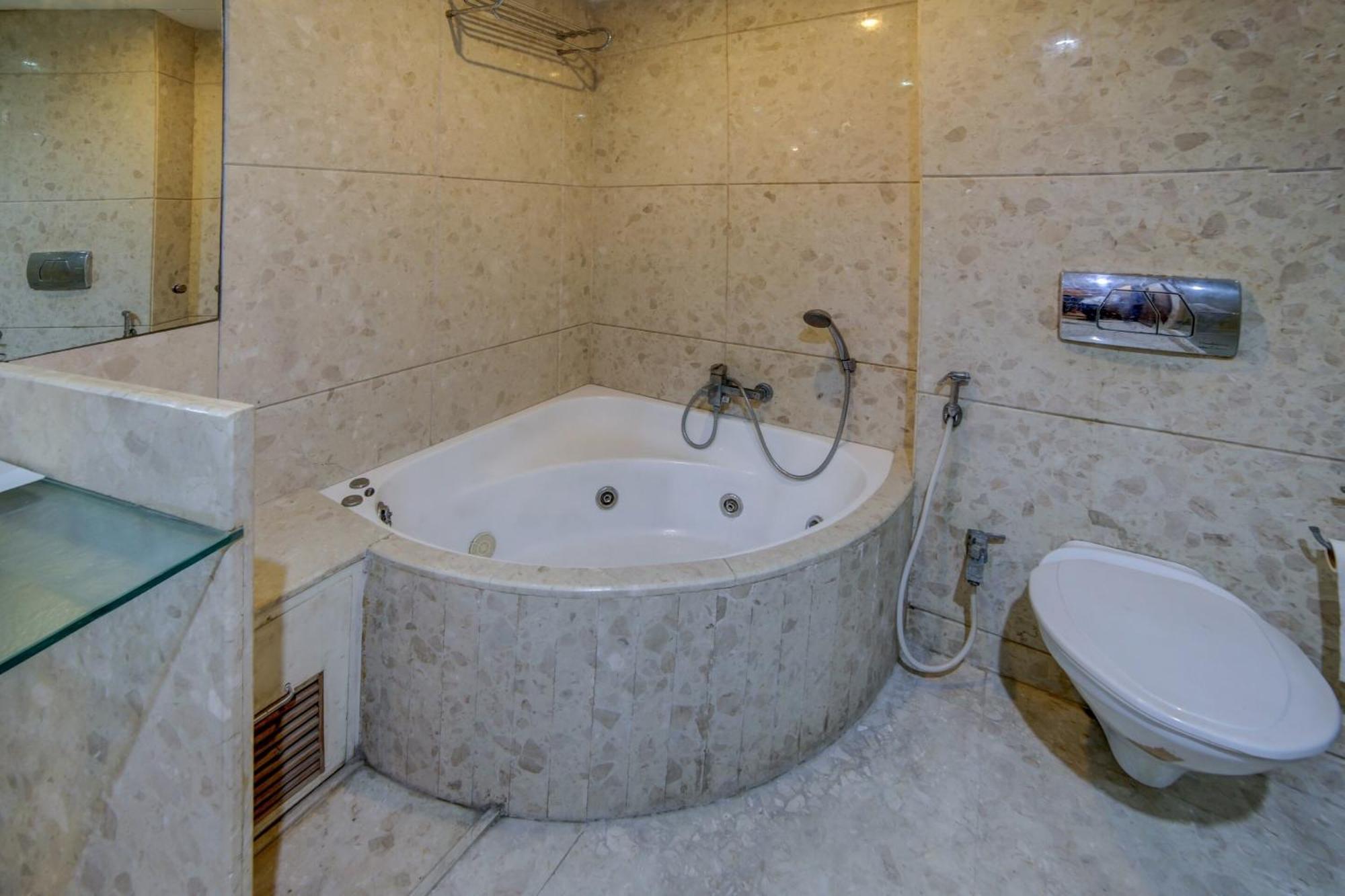 Hotel Collection O Cambay Sapphire Sarkhej Exterior foto